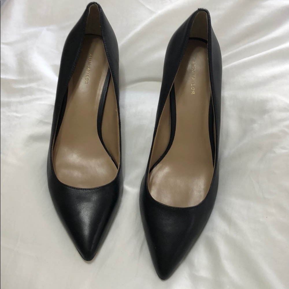 Worn twice, Ann Taylor Eryn Leather Pump 8.5